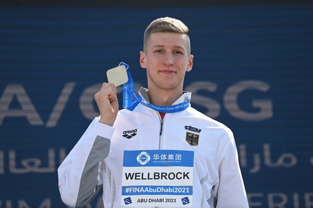 Florian Wellbrock arrasa en los 10 km de aguas abiertas en Palawan Beach, Sentosa