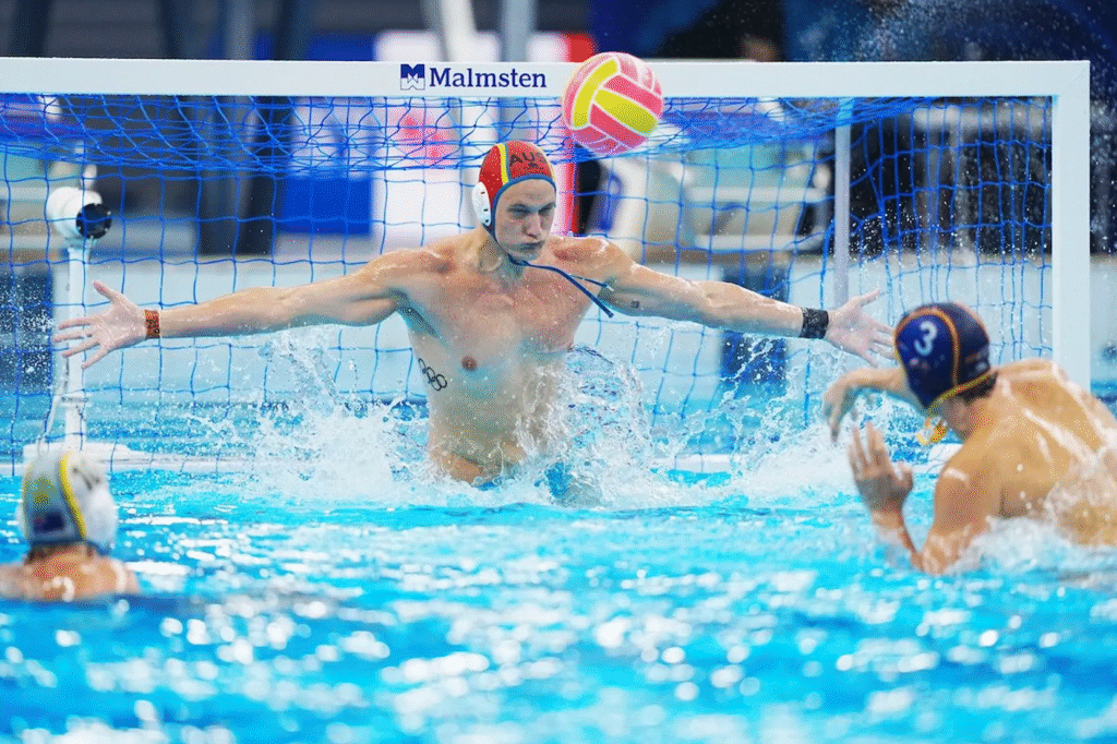 España (M) vence a Australia con dificultad (7-10)