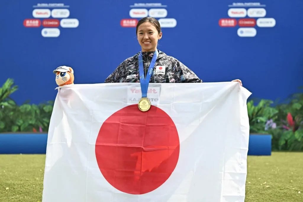Los 3km eliminatorios debutan con victoria de Ichika Hajimoto. Ángela Martínez, 9a.